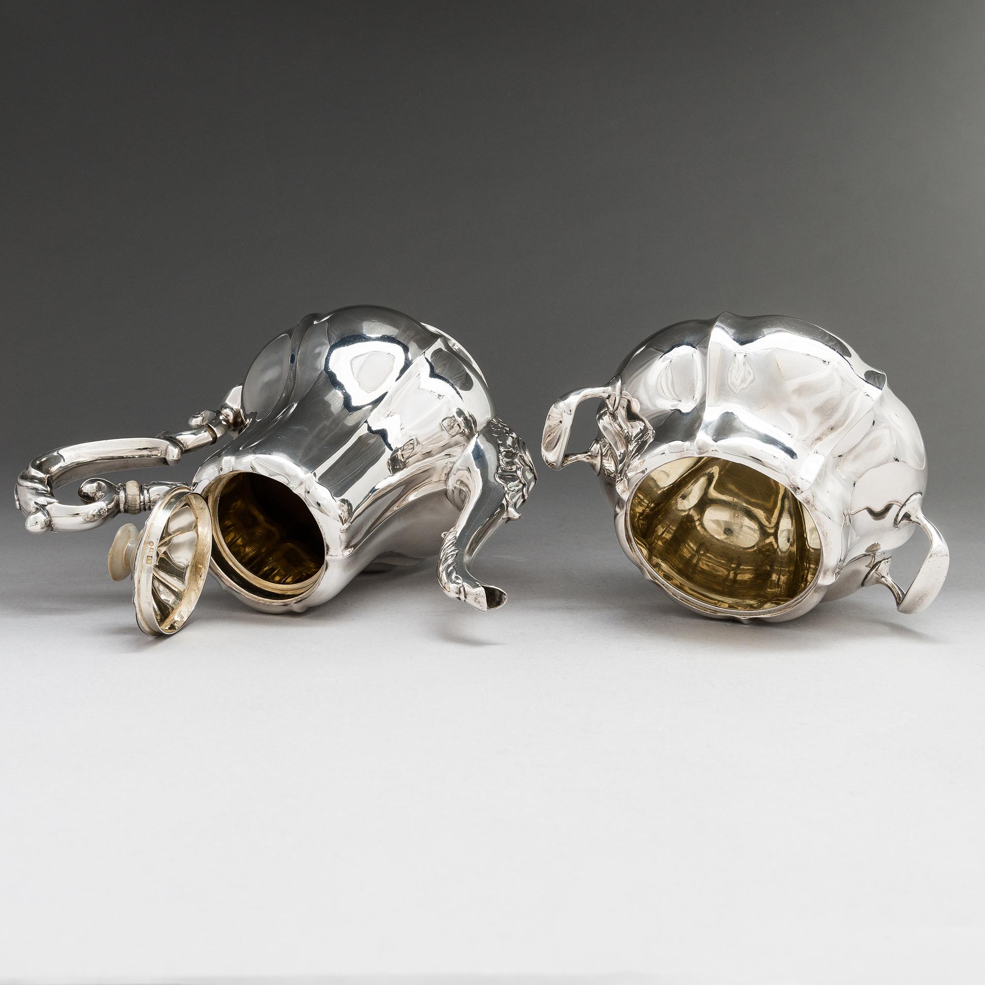 Alexander Kordes, Kaffekanna och sockerskål, silver, S:t Petersburg, Ryssland 1858.