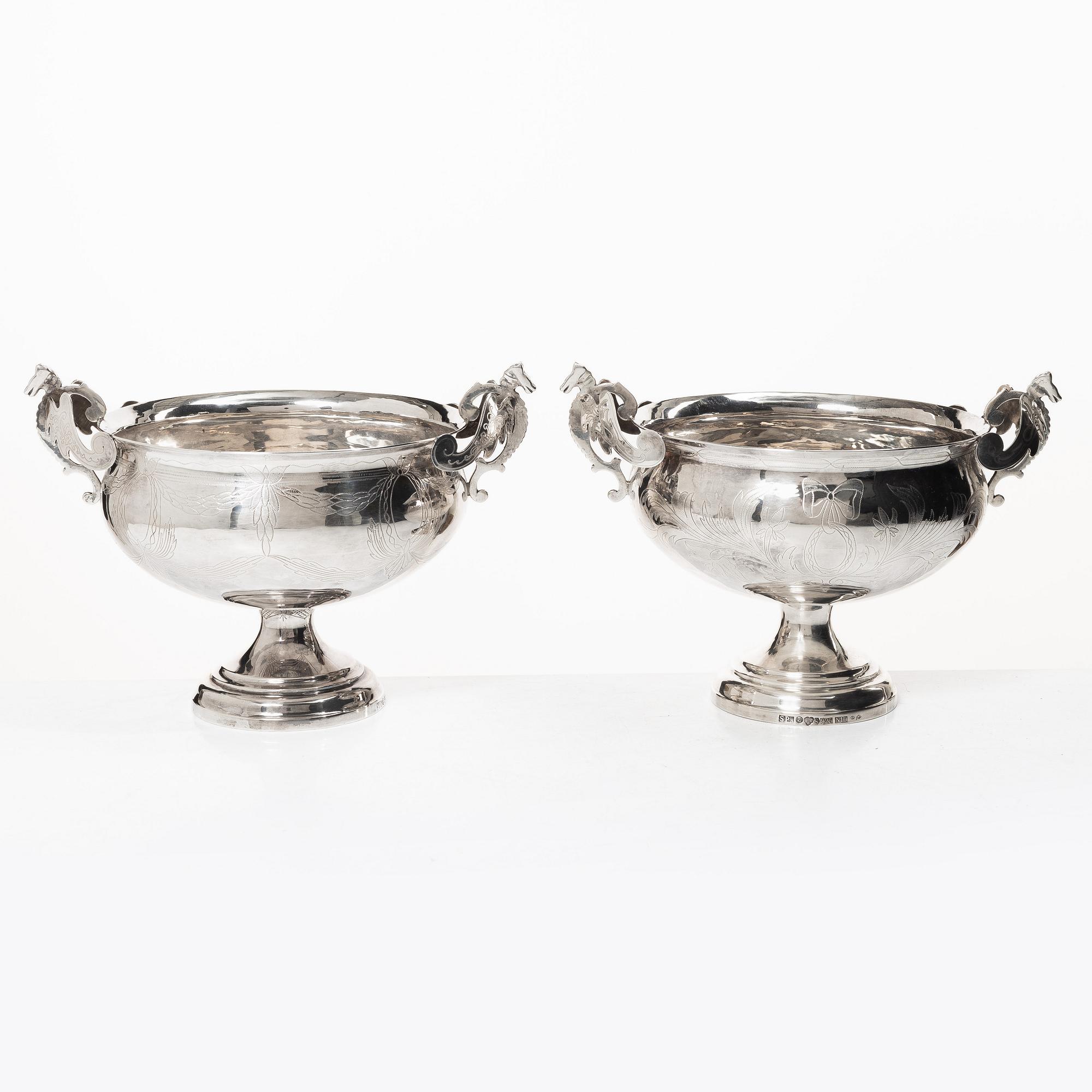A pair of Swedish sterling silver bowls, mark of Guldsmed S Petersson i Söderhamn Ab, Bollnäs 1987.