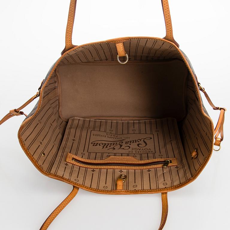 Louis Vuitton, a Monogram Canvas 'Neverfull MM' bag.