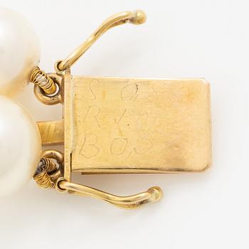 Pearl necklace, two-stranded, with a clasp by Seblings in 18K gold set with emeralds, rubies, and brilliant-cut diamonds.