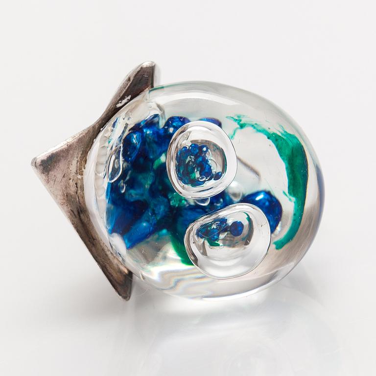 Björn Weckström, Ring "Förstelnad sjö", sterlingsilver och akryl. Lapponia 1973.