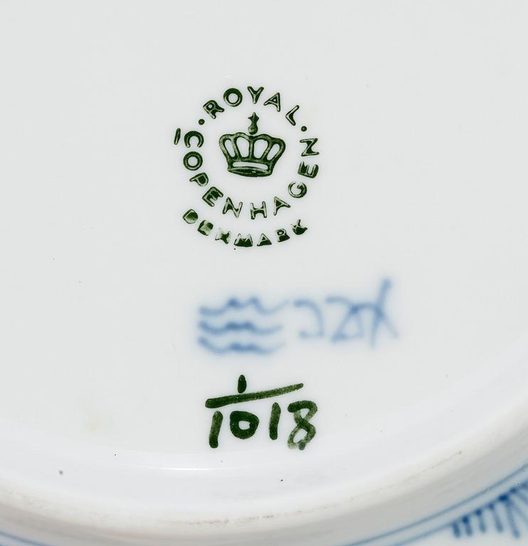 PARTI PORSLIN, 4 delar, "Musselmalet", Royal Copenhagen, 1900-tal.