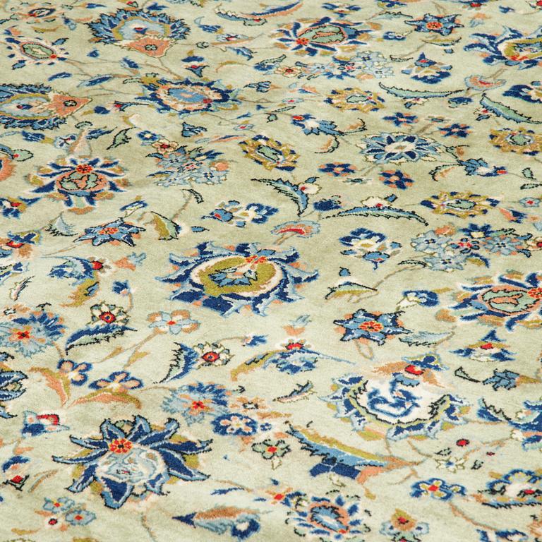 A carpet Kashan, 400 x 297 cm.