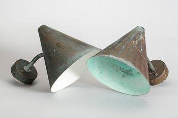 VÄGGLAMPOR, 2 st, för utomhusbruk, "Tratten", Hans Agne Jakobsson, Markaryd, 1900-talets andra hälft.
