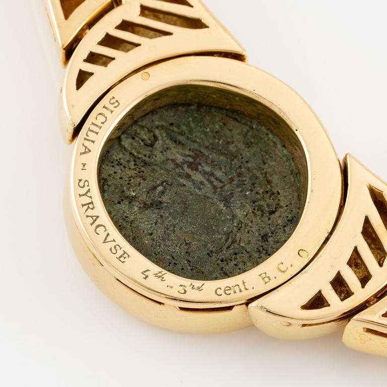 A Bulgari necklace "Monete" in 18K gold with an ancient coin.