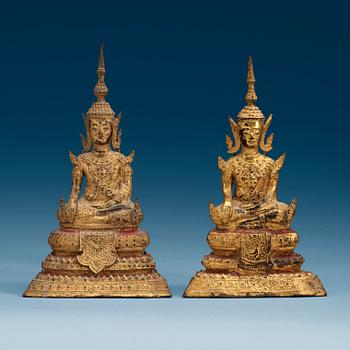 1519. BUDDHOR, två stycken, förgylld brons. Thailand, omkring 1900.