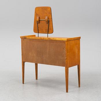 A 1930s-40s dressing table.