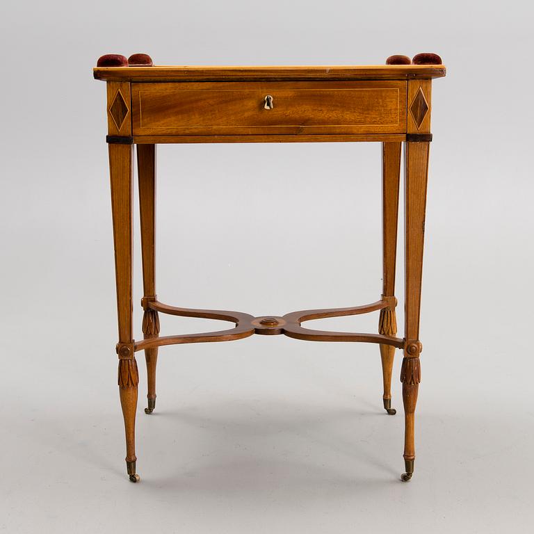 A LATE GUSTAVIAN SEWING TABLE. Attributed to Lars Qvarnberg (master in Stockholm 1801-1813).