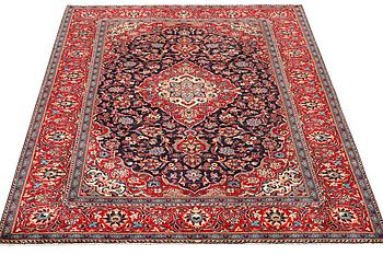 A Kashan carpet, a. 300 x 195 cm.