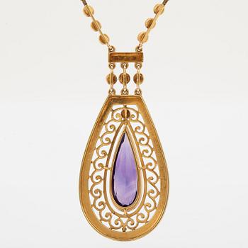 A 14K gold necklace set with a faceted amethyst and pearls.