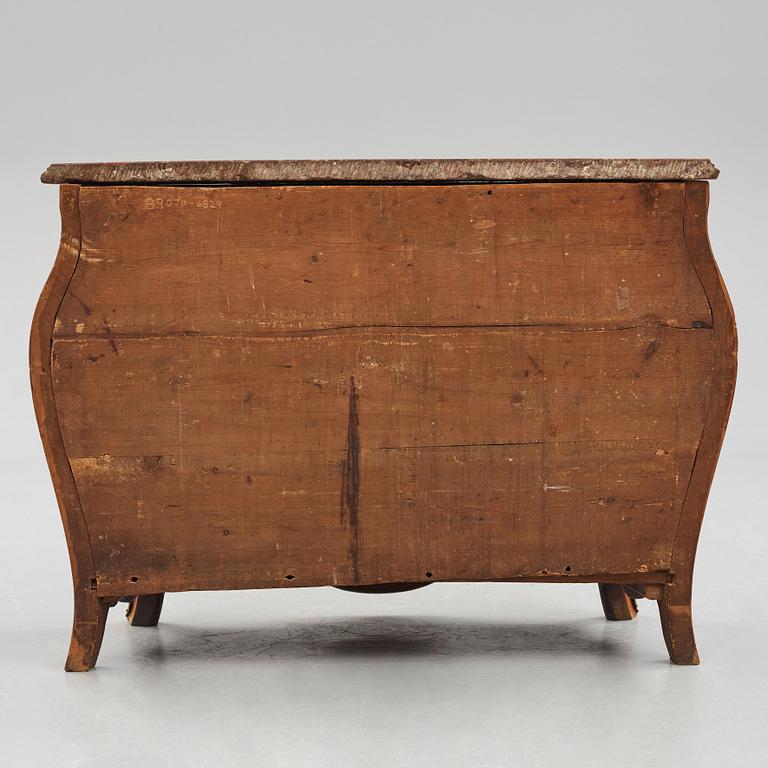 A rosewood-veneered and ormolu-mounted Rococo chest of drawers by J. Wahlbeck (master 1760-1782).