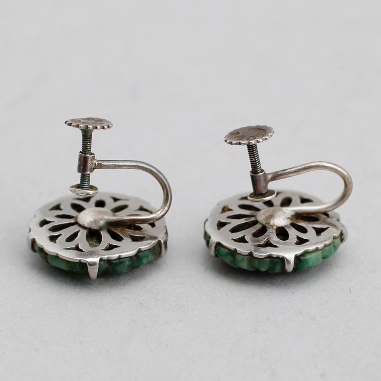 ÖRHÄNGEN, 1 par, silver, jade/nefrit, svenska stämplar 1945.
