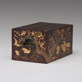 A Japanese lacquered box, 19th Century.