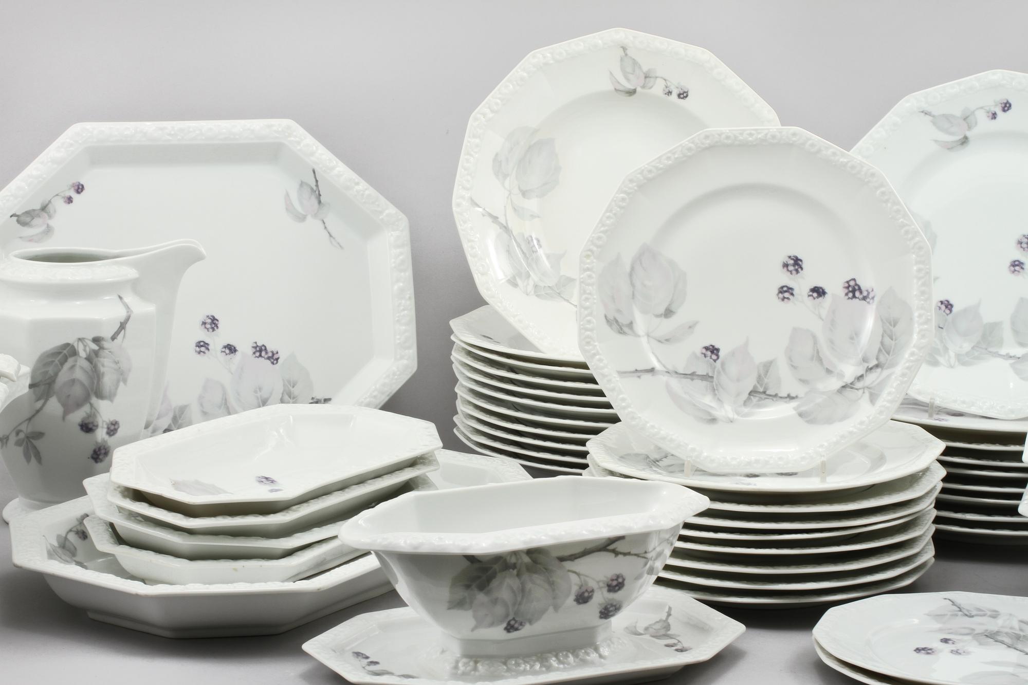 MATSERVIS, 42 delar, porslin, "Maria Björnbär", Rosenthal, Tyskland, 1900-talets andra hälft.