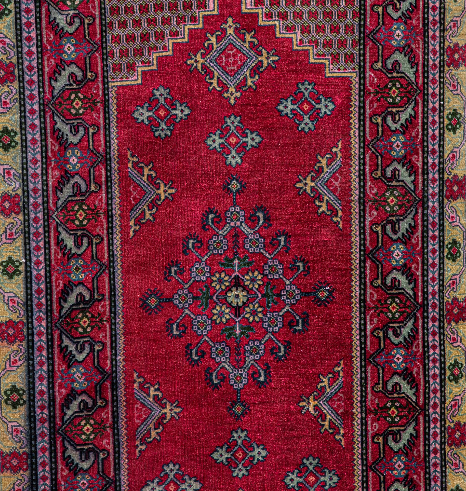 A rug, Oriental silk, ca 141 x 70 cm.