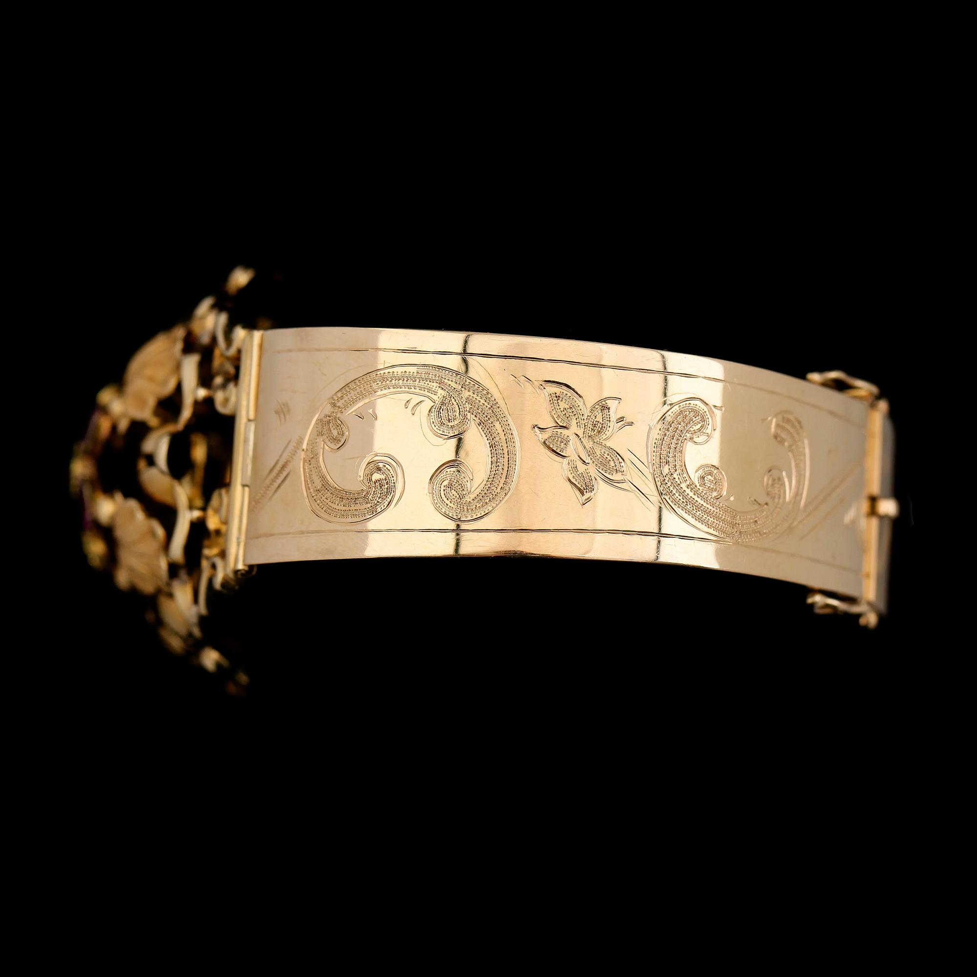 ARMBAND, 18K guld, 1969 med ametister. Total vikt ca 44 g.
