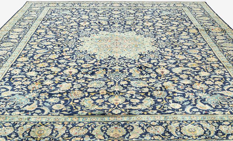 A carpet, Kashan, ca 479 x 345 cm.