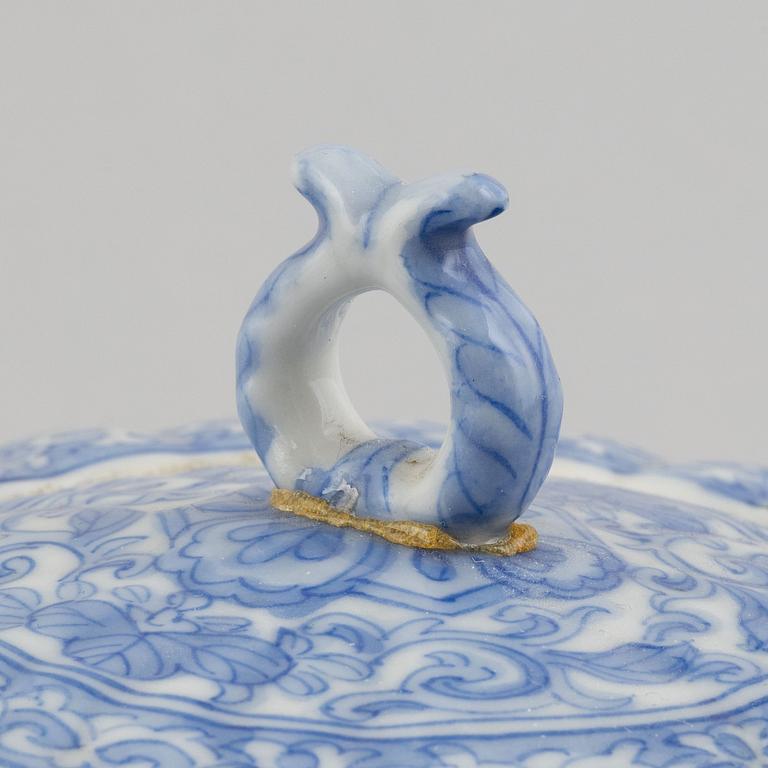 A three pieces Japanese porcelain tea set, first part of the 20th century.