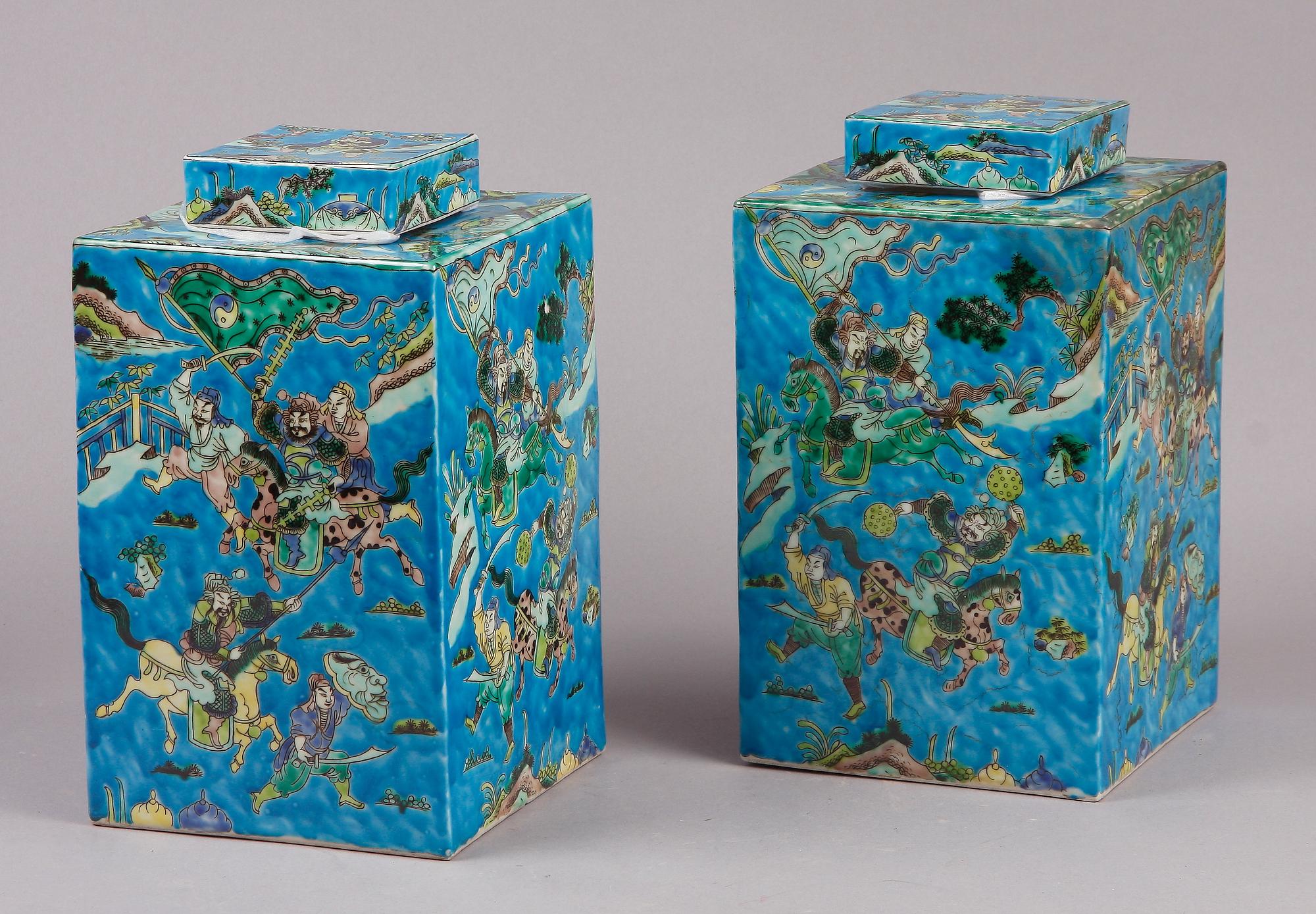 BURKAR, ett par, porslin, Kina, 2000-tal.