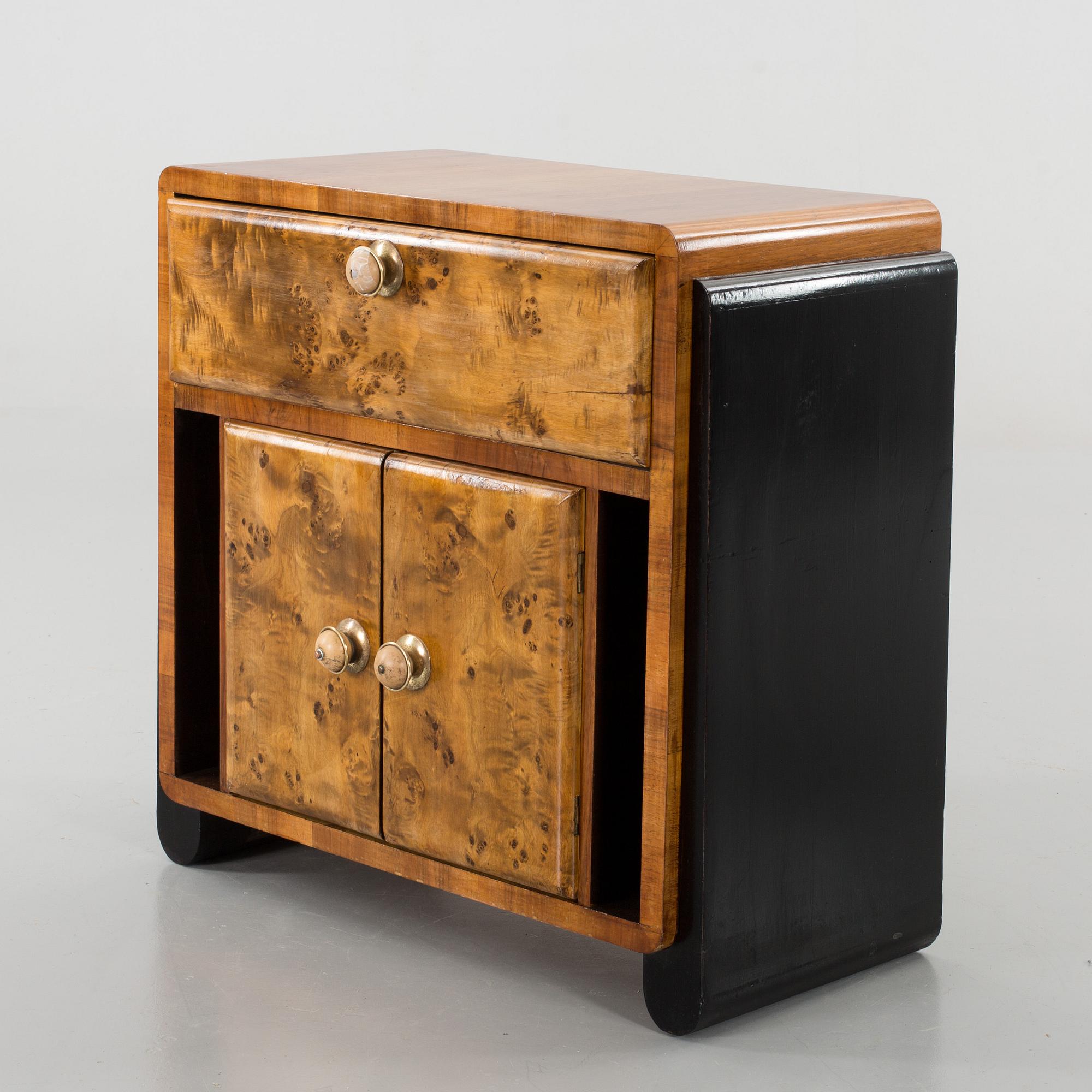 A cocktail cabinet, mid 1900's.