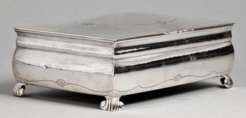 CIGARRSKRIN, silver, GAB, Stockholm 1928. Totalvikt 1200 gram.