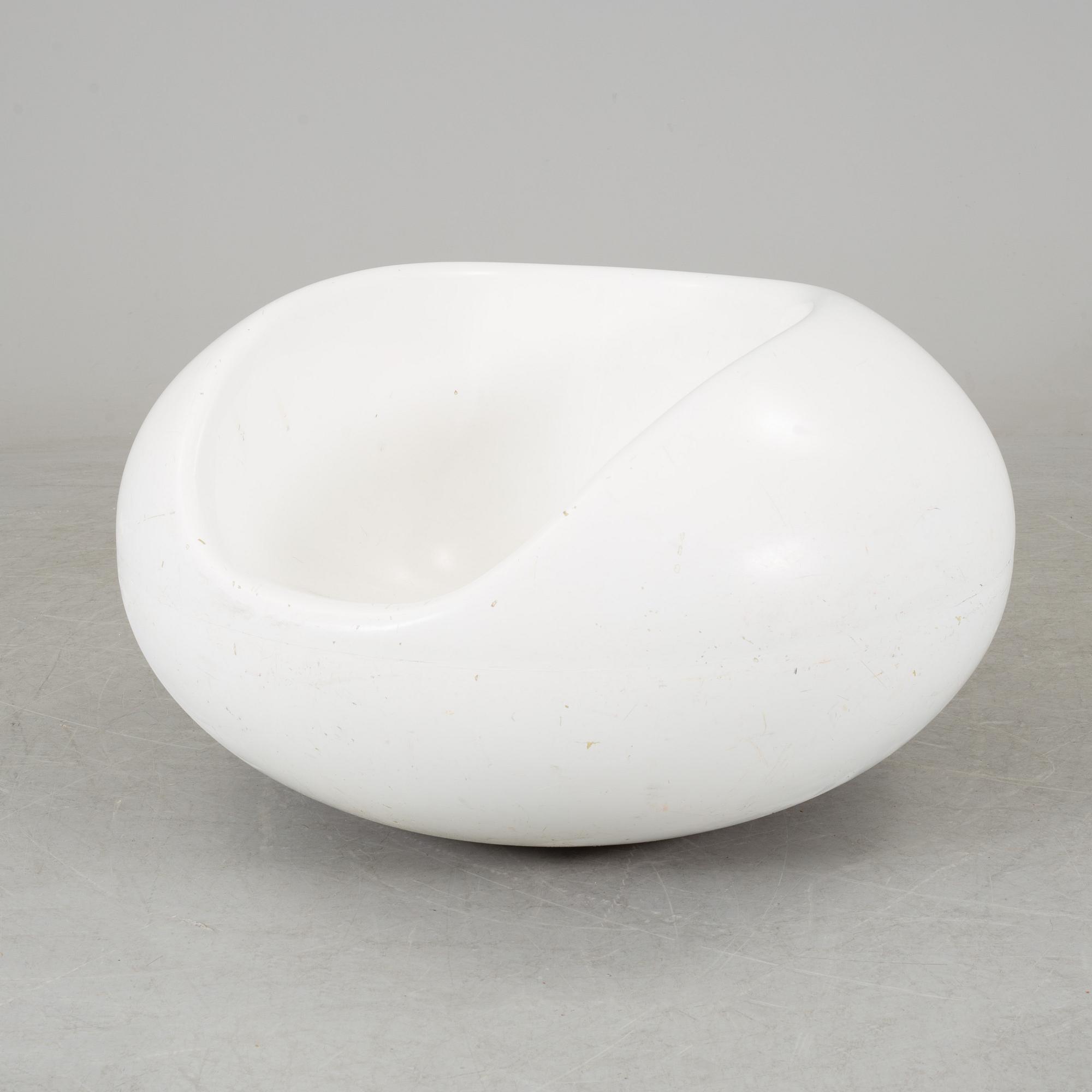 EERO AARNIO, KANTARELLIPÖYTÄ, 1966, Asko Oy. PASTILLI. Valmistanut Asko tai Adelta. Suunniteltu 1962.