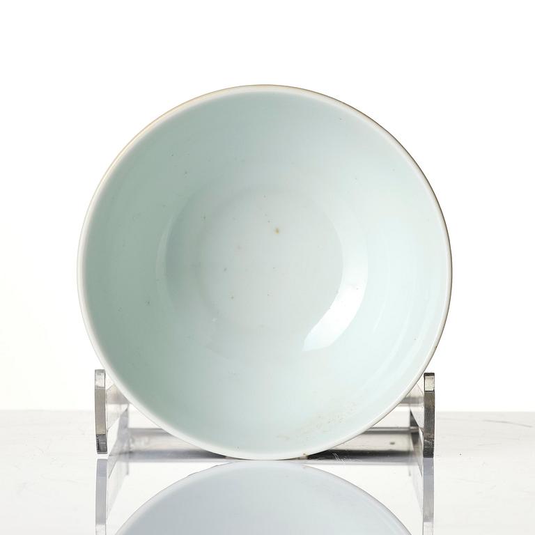 A lacque burgaute bowl, Qing dynasty, 18th century.