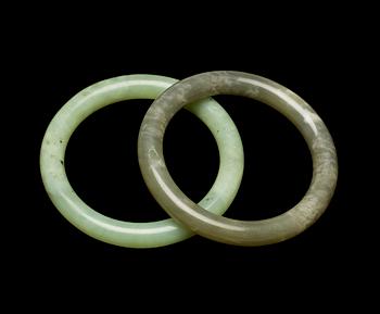 ARMBAND, 2 st, jadeit. Kina.