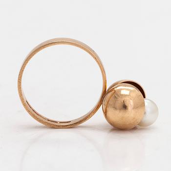 Olli Auvinen, ring and earrings, 14K gold and cultured pearls. Westerback, Helsinki 1967 and 1968.