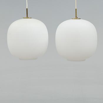TAKLAMPOR, 2 st, 1900-talets andra hälft. Höjd ca 40 cm.