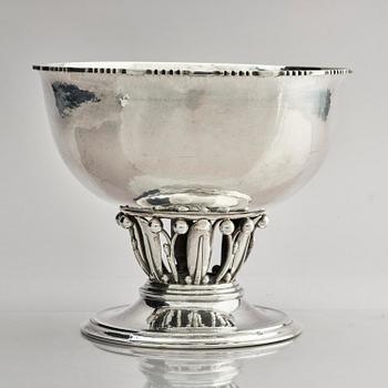 Georg Jensen, skål på fot, Köpenhamn ca 1919-21, modell 19, svenska importstämplar GABF.