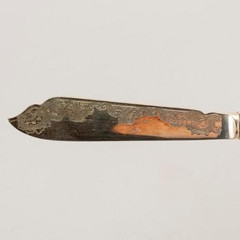 A set of 24 pcs epns English fish cutlery early 1900s.