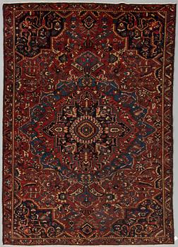 A carpet from Bakhtiari, around 339 x 235 cm.