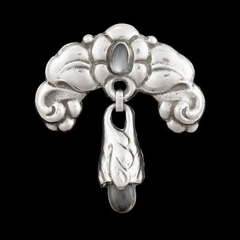 BROSCH, silver, jugend, William Fuglede, Köpenhamn, Danmark, verksam 1907-1937. Vikt ca 12,6 gram.