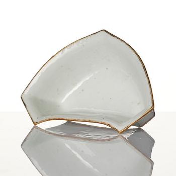 A Chinese famlle rose porcelain bowl, late Qing dynasty.