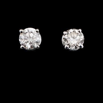 ÖRHÄNGEN, 1 par, 14 k vitguld, briljantslipade diamanter tot 0.63 ct.