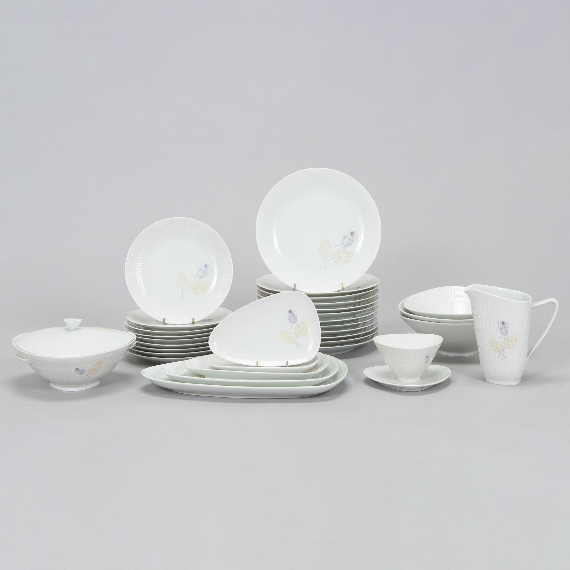 32-piece porcelain dinner service, Hutschenreuther, Germany.