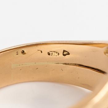 Ring, 14K guld och briljantslipade diamanter.