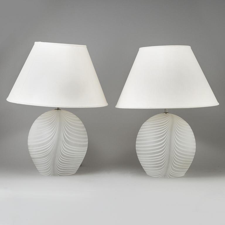 OIVA TOIKKA, a pair of table lamps, signed Oiva Toikka, Nuutajärvi, late 20th century.