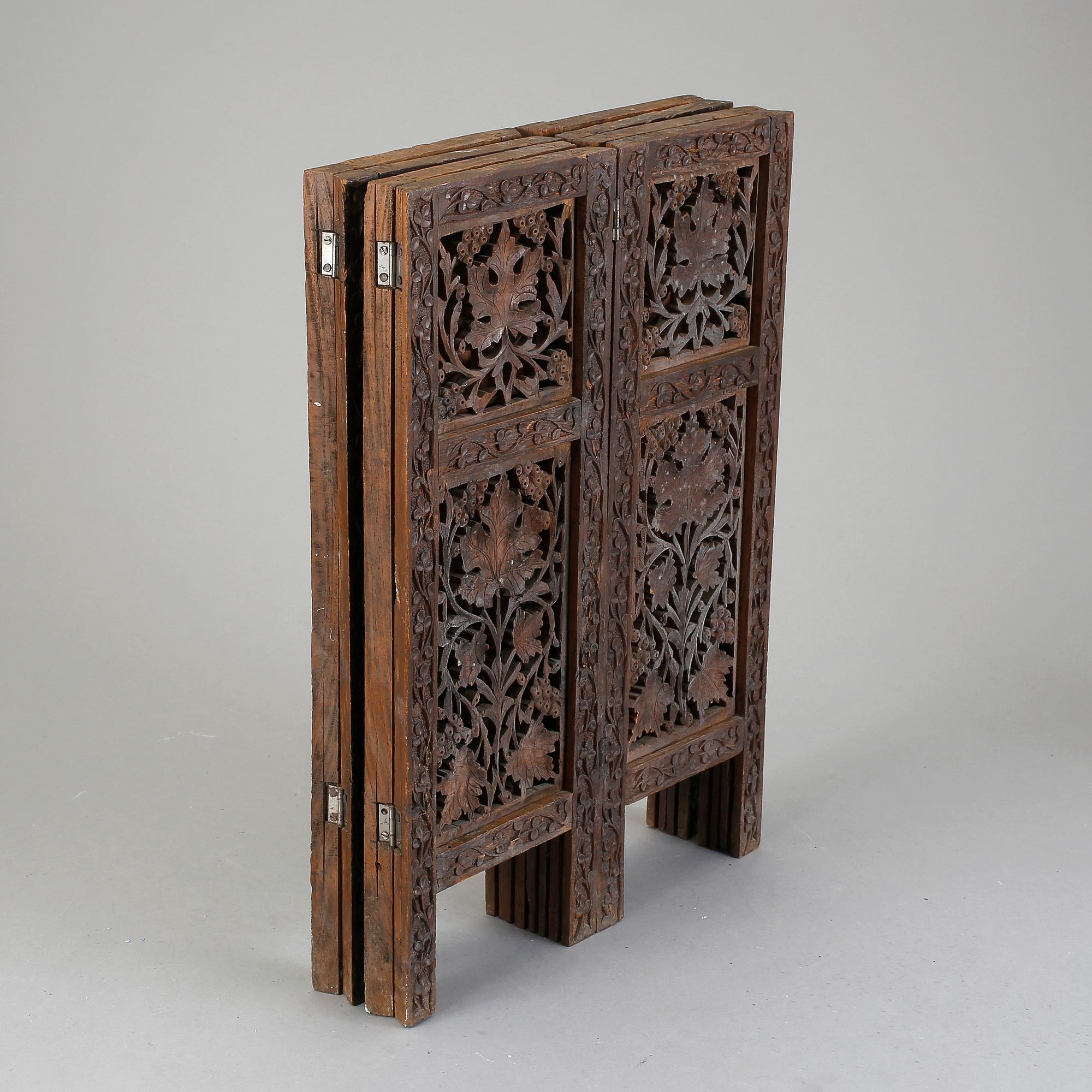 BORD, orientaliskt, 1900-talets första hälft.