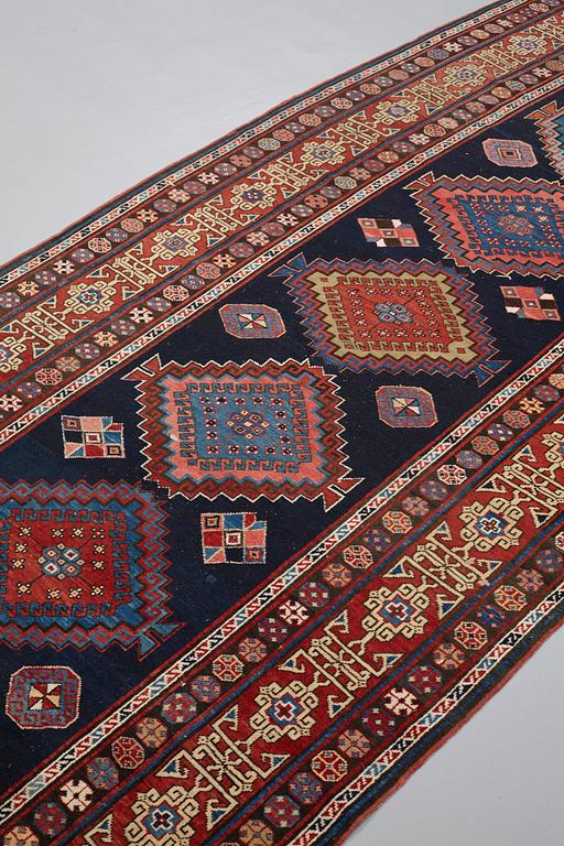 MATTO, an antique/semi-antique Caucasian, probably a Kuba, ca 362,5 x 134-140 cm.