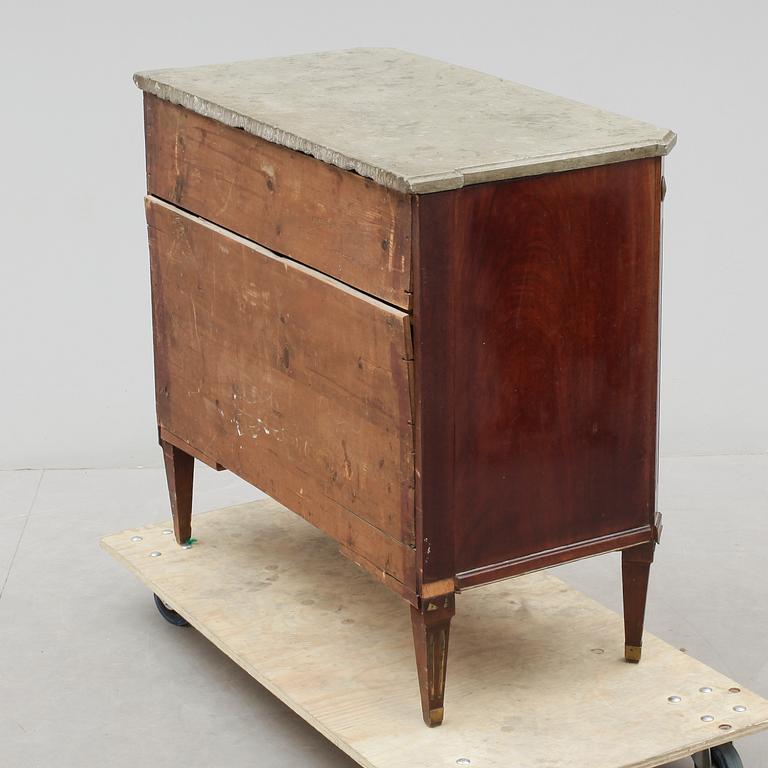 BYRÅ, sengustaviansk, 1800-talets första hälft.