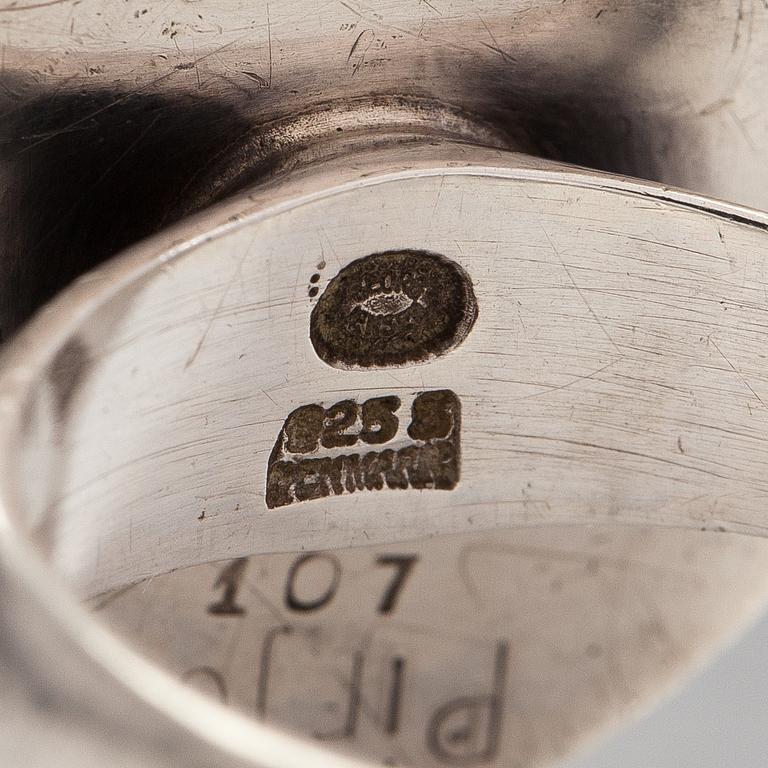 Riipus malli 423 ja sormus malli 107, sterlinghopeaa. Georg Jensen, Tanska.