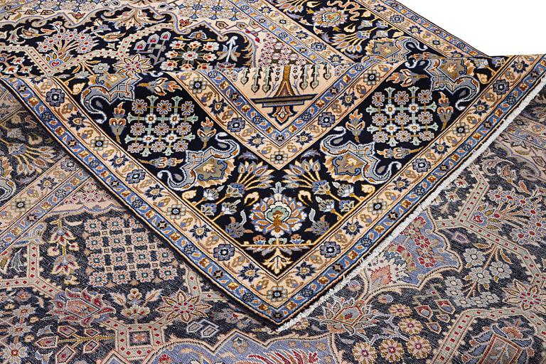 A Kashan carpet, c. 407 x 285 cm.