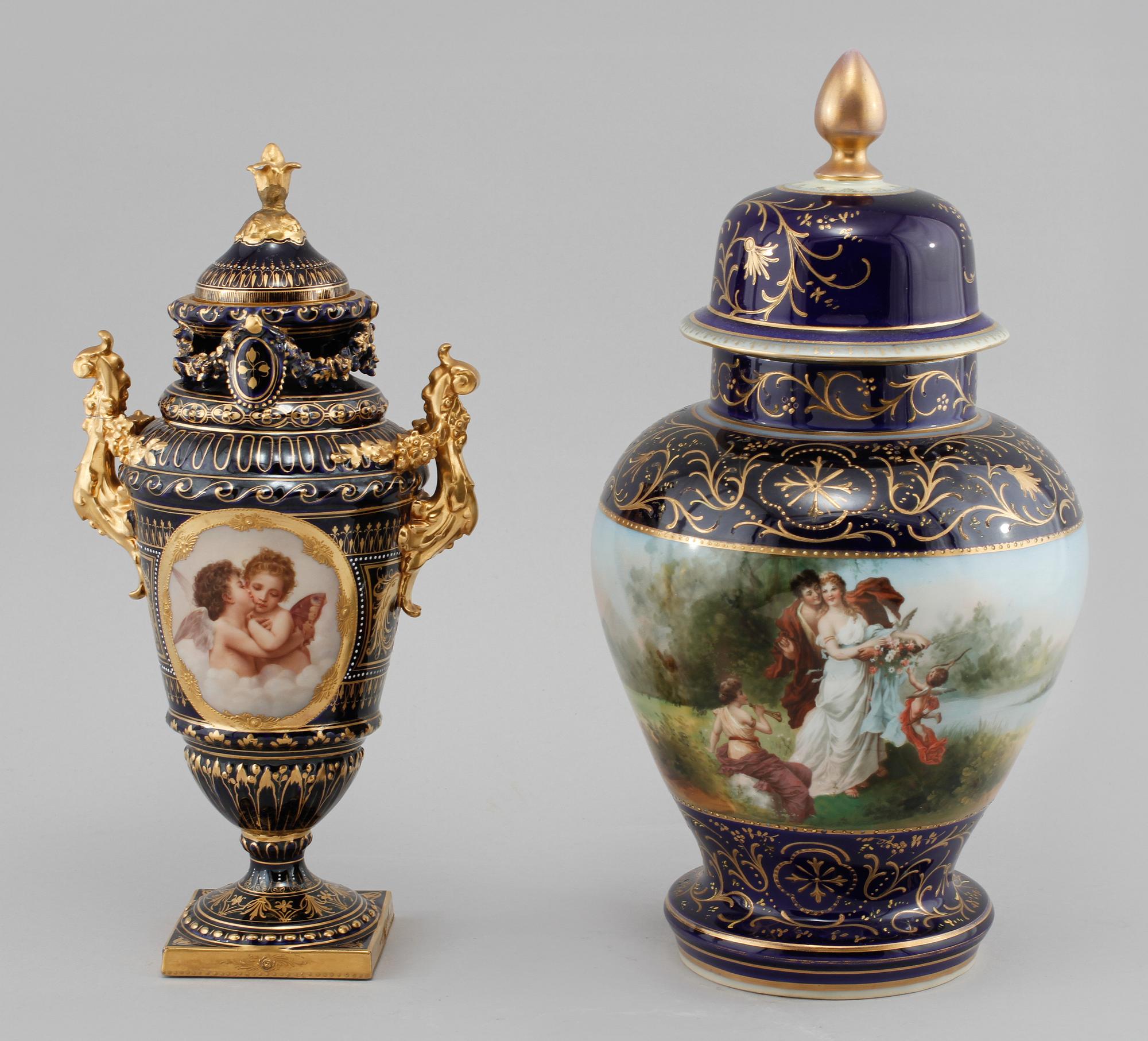 LOCKURNOR, 2 st, porslin, Wienliknande märke, 1900-talets första hälft.