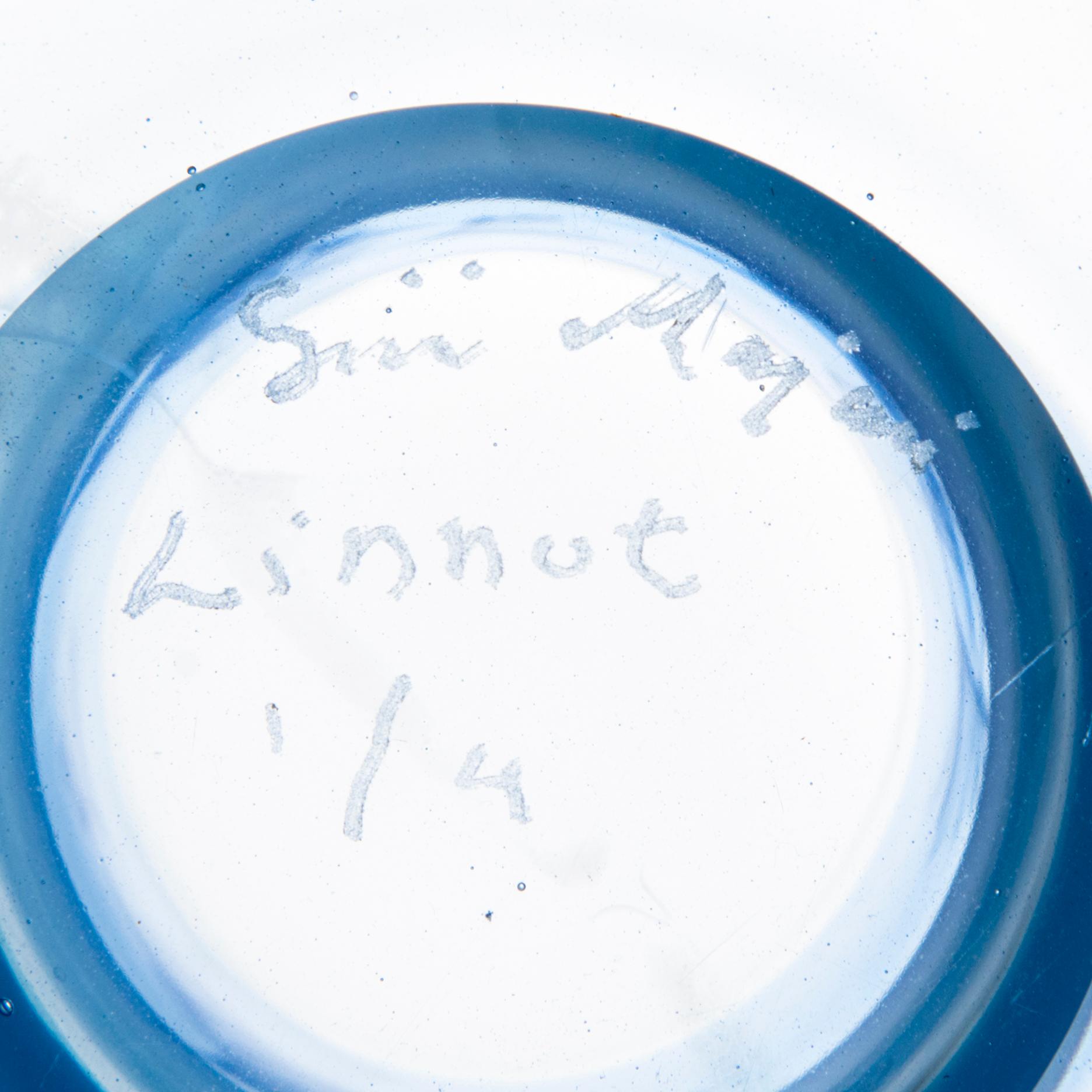 SINI MAJURI, a glass sculpture, signed Sini Majuri, Linnut 1/4.
