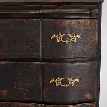 A barques chest of drawers, 18th century.