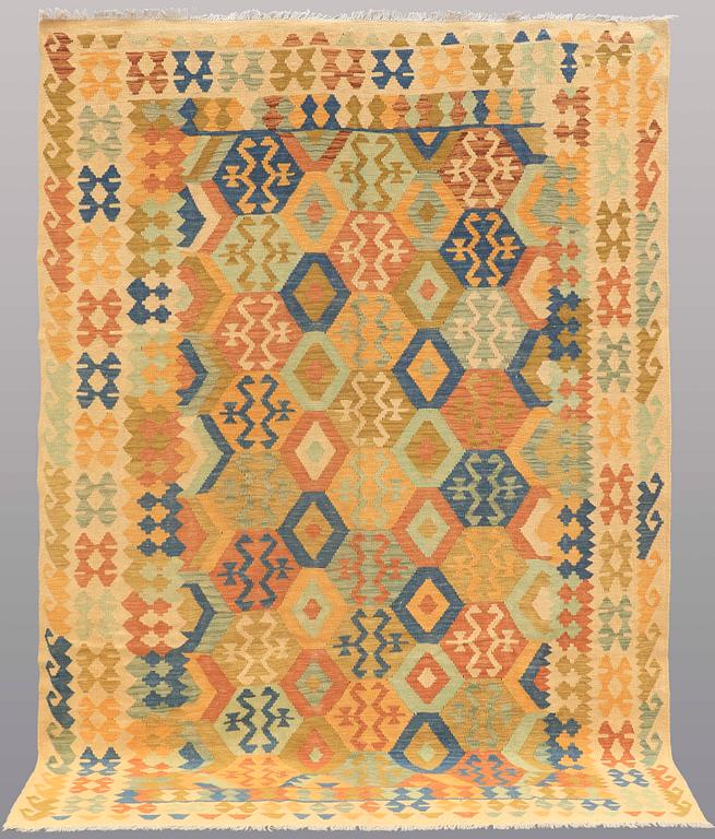 A CARPET, Kilim, ca 293 x 201 cm.