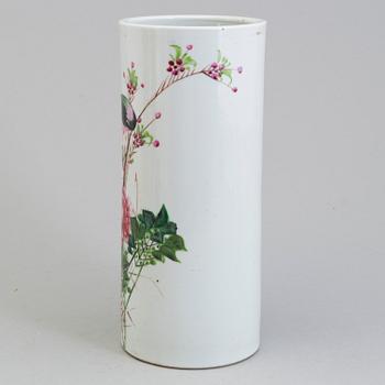 A chinese vase, first half of 20th Century.