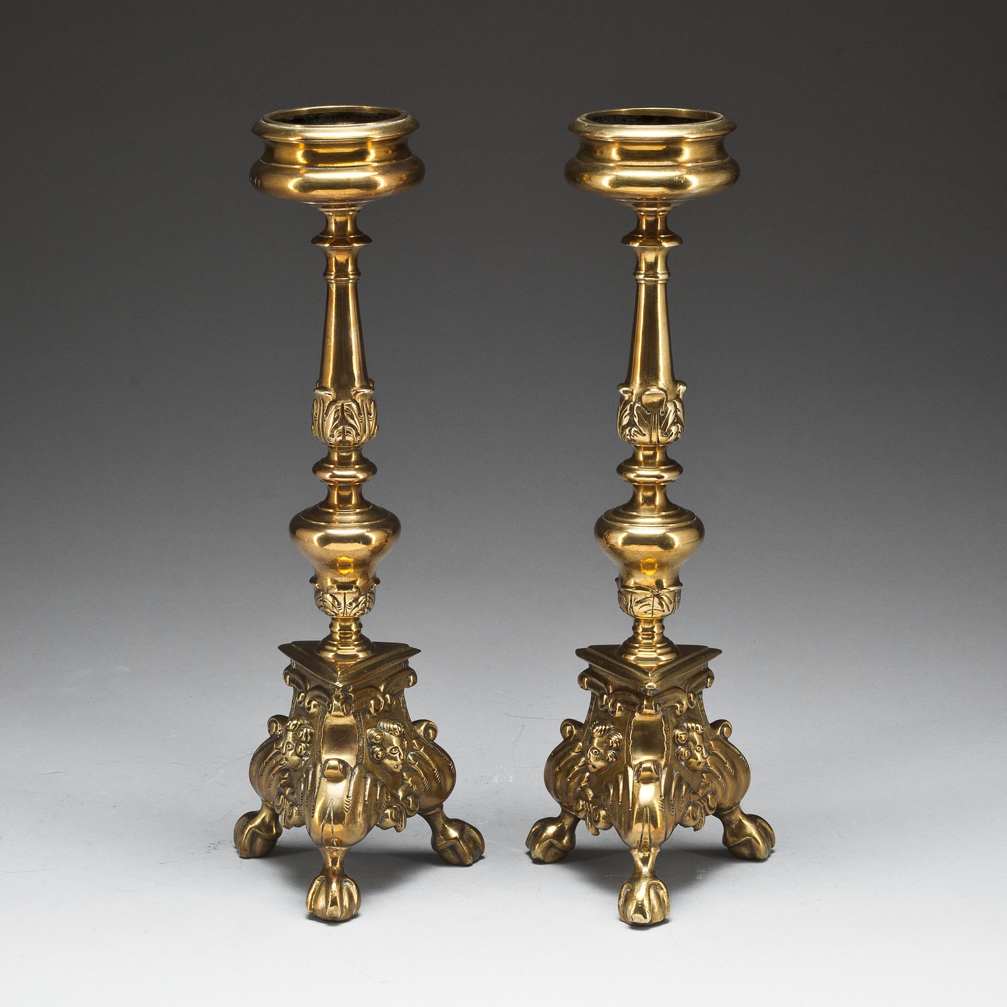 ALTARLJUSSTAKAR, ett par. Barockstil, 1900-talets första hälft.